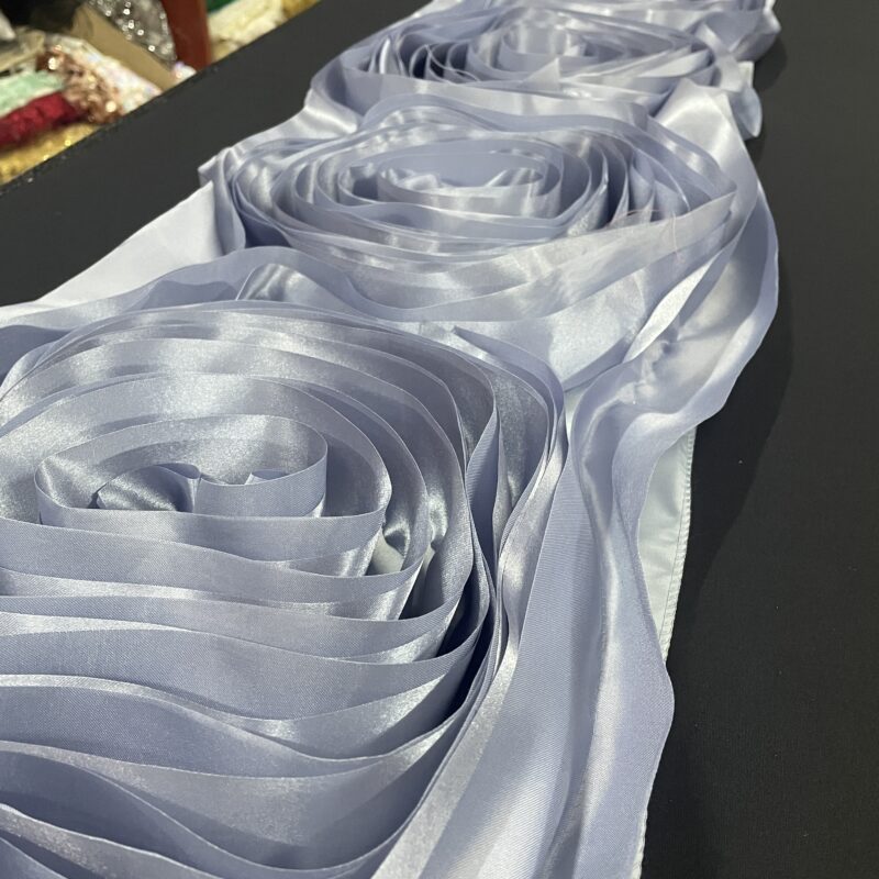 Luxury Silver Elegant Christmas Rosette Satin Flower Table Runner - 图片 4