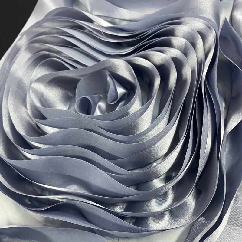 Luxury Silver Elegant Christmas Rosette Satin Flower Table Runner - 图片 2