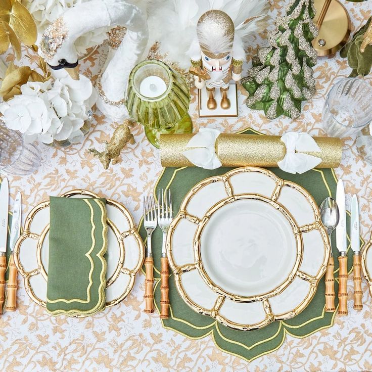 Embroidery edge napkin/placemat