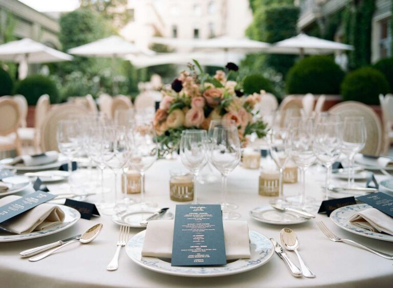 Luxurious and Pretty-looking Cotton linen border napkin