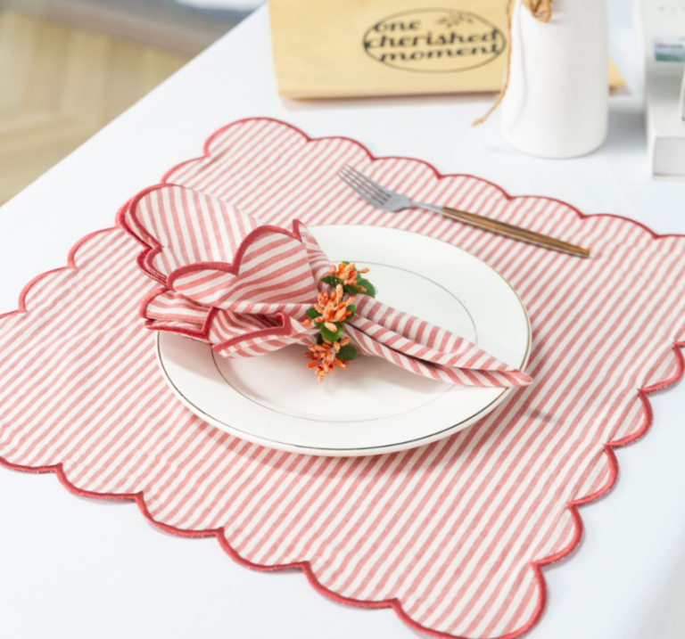 Refresh Spring Tables: Checkered & Striped Napkins in Seasonal Colors with Modern Edges