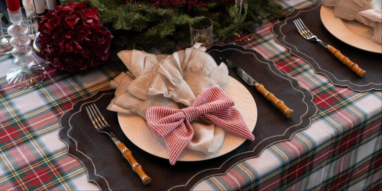 Linen napkin with ruffle