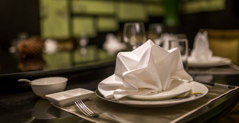 How to choose napkins correctly in hotels and restaurants?